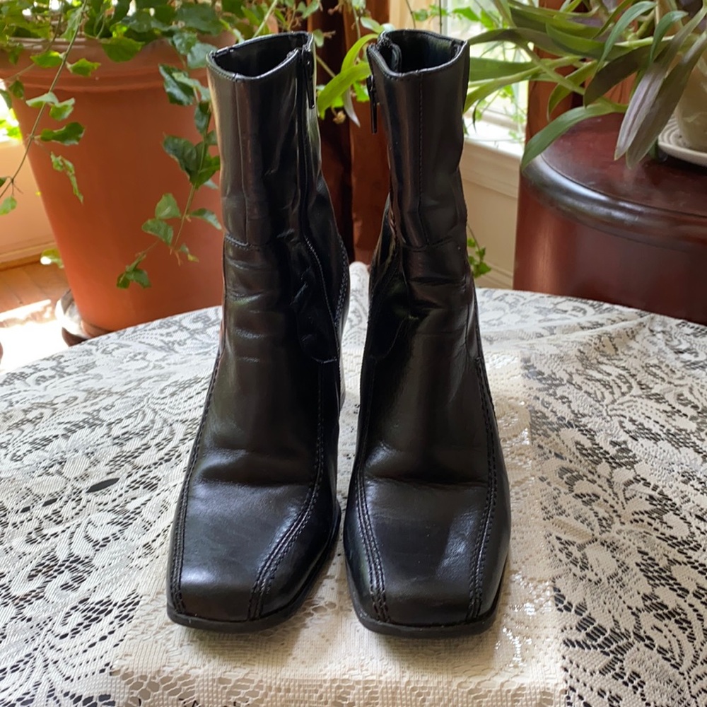 🥾2 for $30 🥾Apostrophe leather shoes